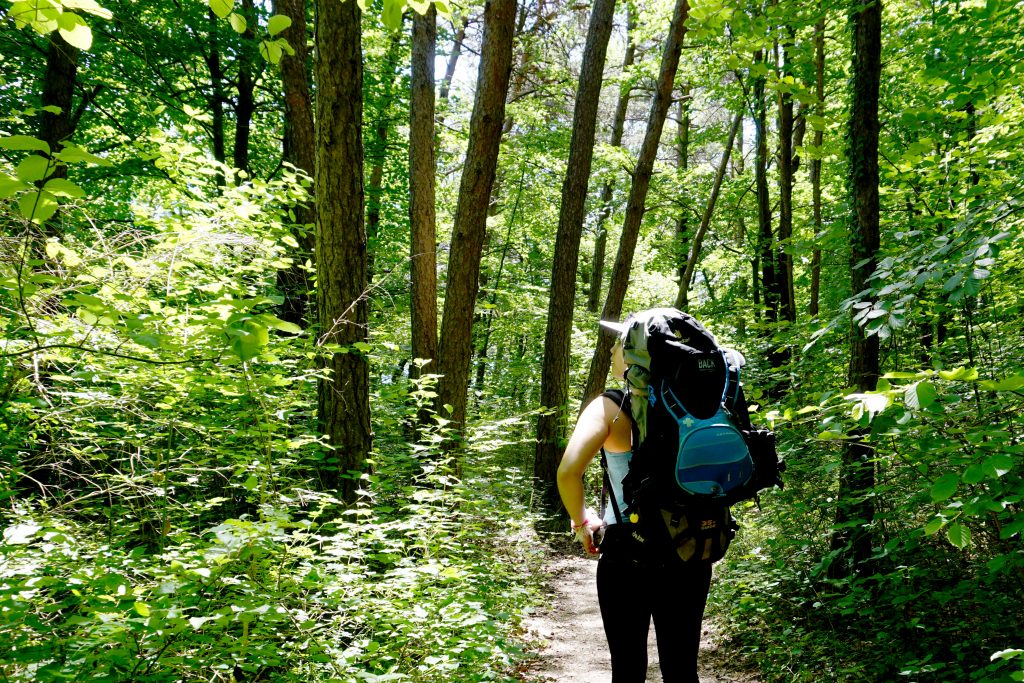 Avec le gilet sur le sac