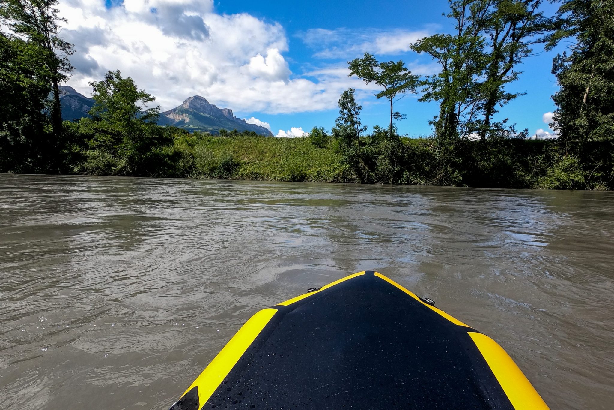 Packraft Mekong jaune sur la l'Isère