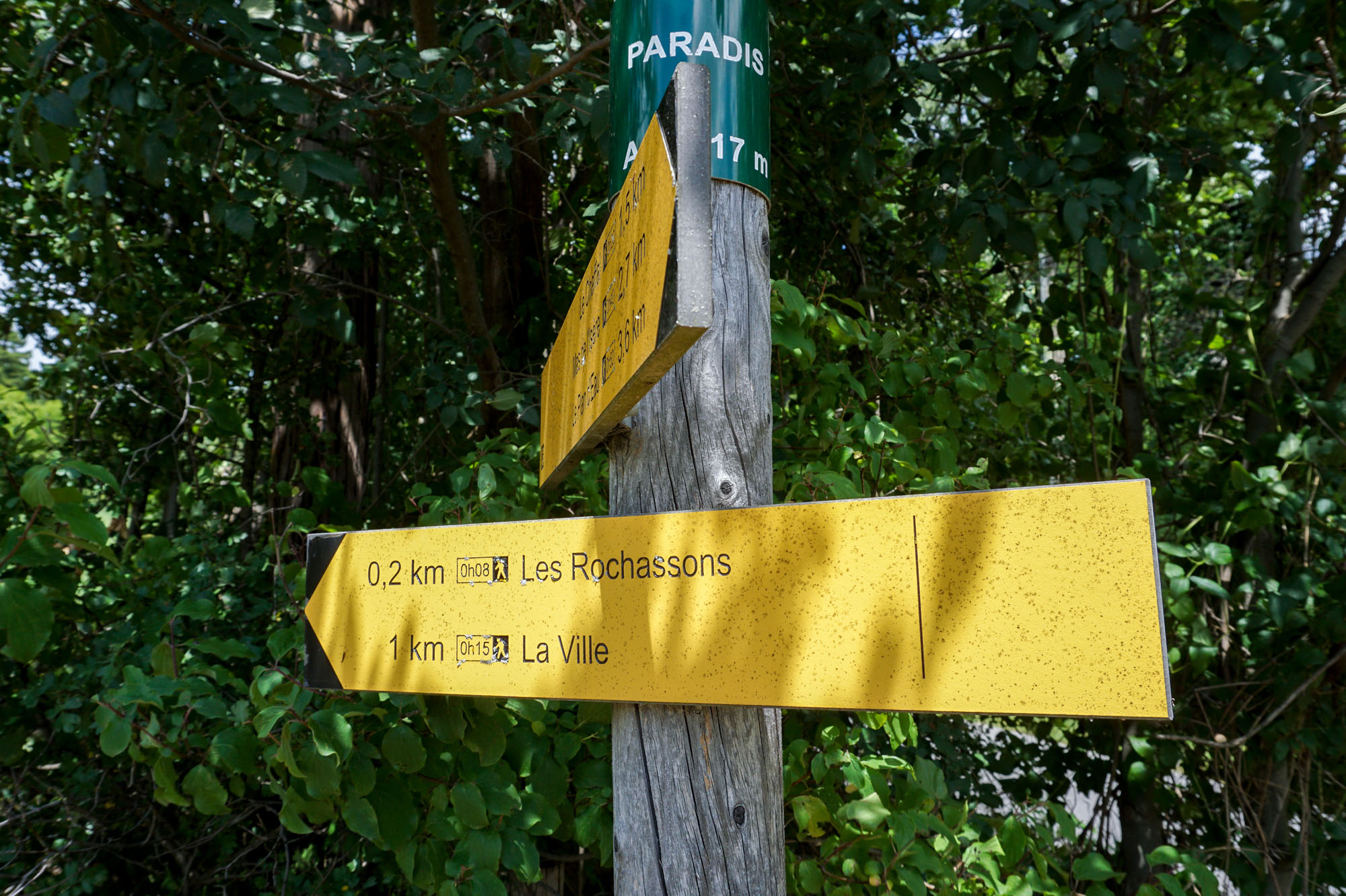 Panneaux de signalisation pour randonnée au bord de la Durance
