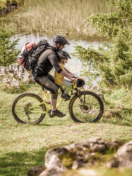 vtt pere fils randonnée packraft bikeraft