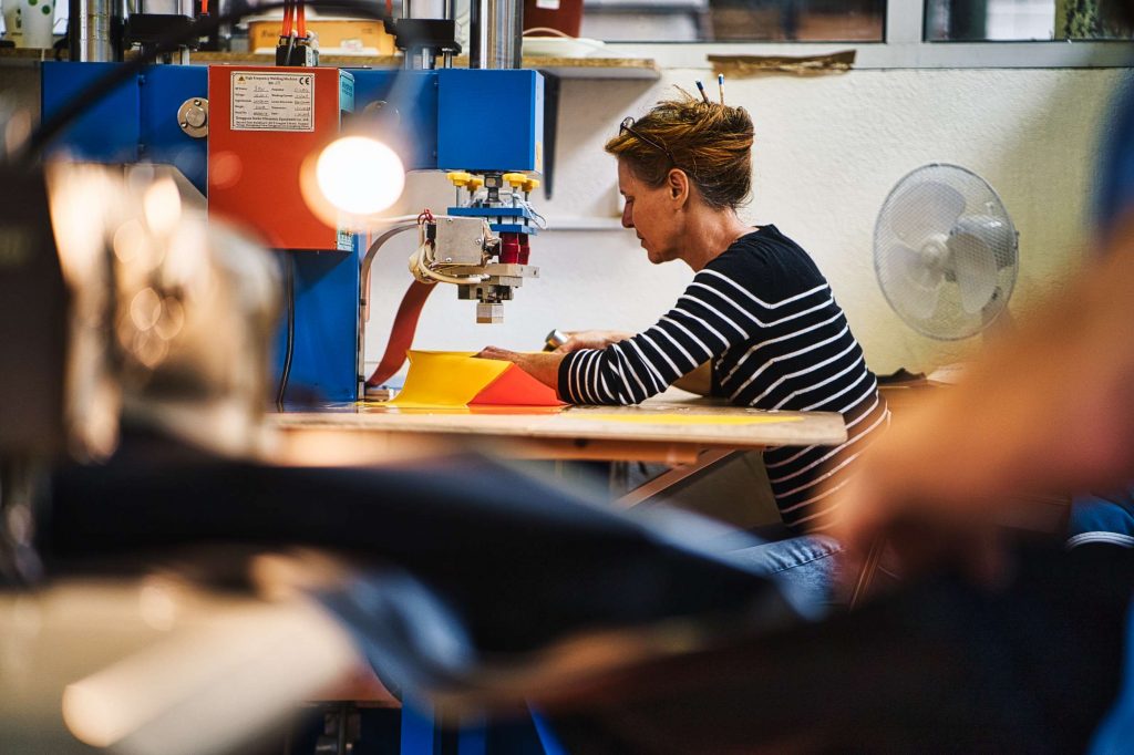 Confection des packrafts à l'aide d'une soudeuse haute fréquence