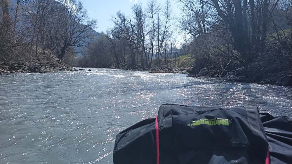 Packraft sur la Durance en dessous de Briançon