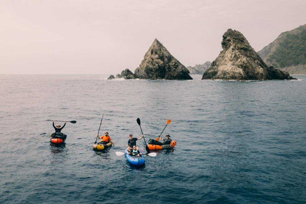 Packraft en mer au large des iles des deux frères