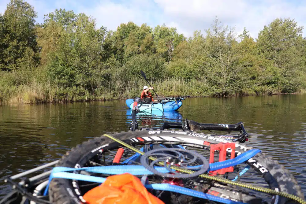 Rivière Alstaren en Suède bikeraft