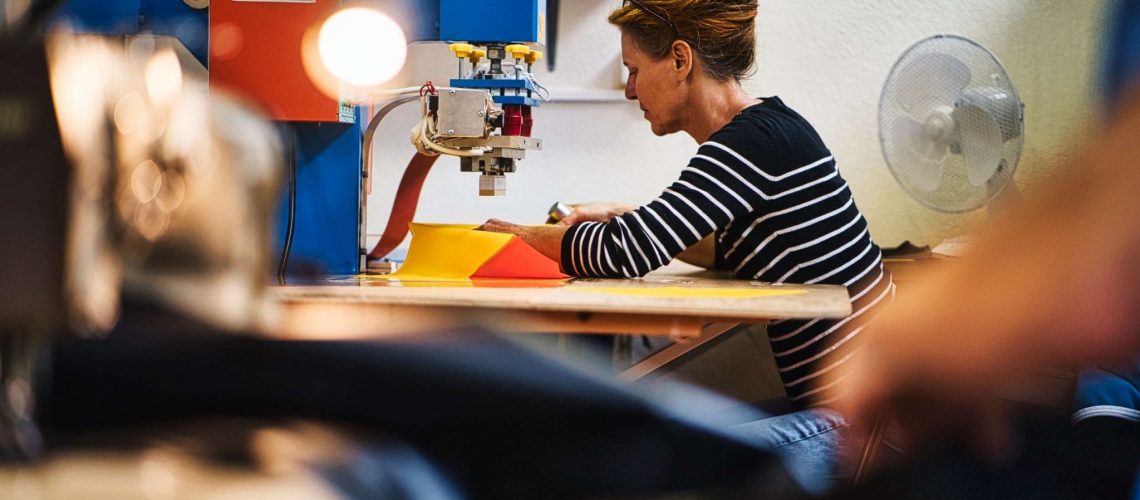 Confection des packrafts à l'aide d'une soudeuse haute fréquence