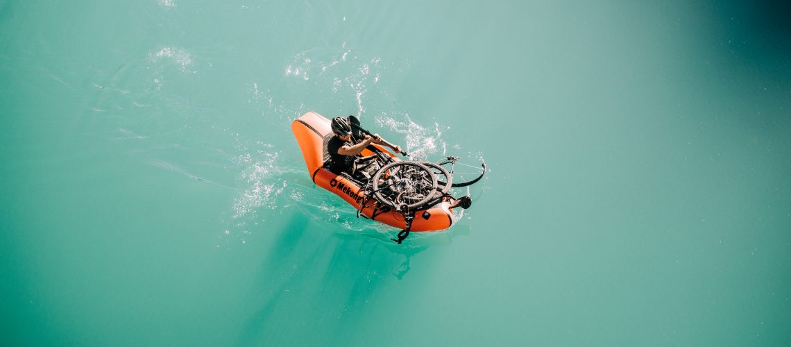 Romain Barrez dans un packraft Mekong sur le Verdon